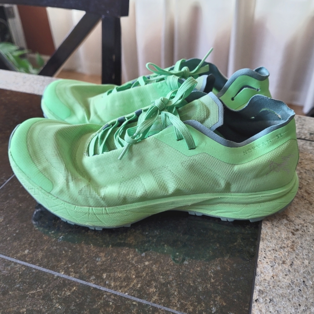 Arc'teryx Norvan SL size 6.5